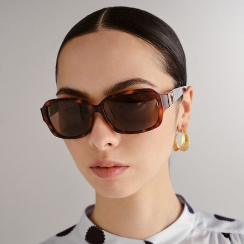 Oroton Everleigh Polarised Signature Tort Female Wrap Sunglasses | Eyewear Index