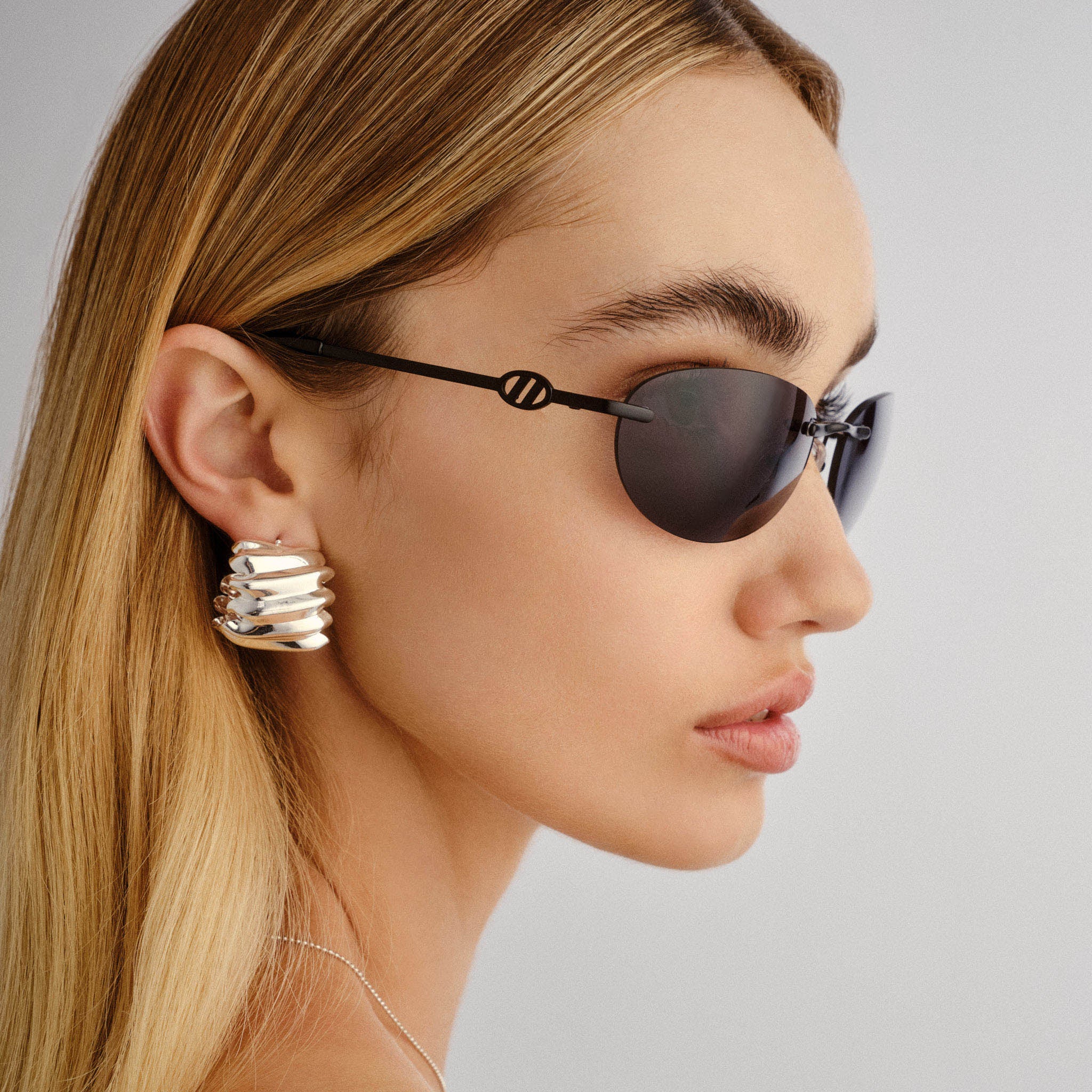 Le Specs Slinky Matte Black Female Oval Sunglasses | Eyewear Index