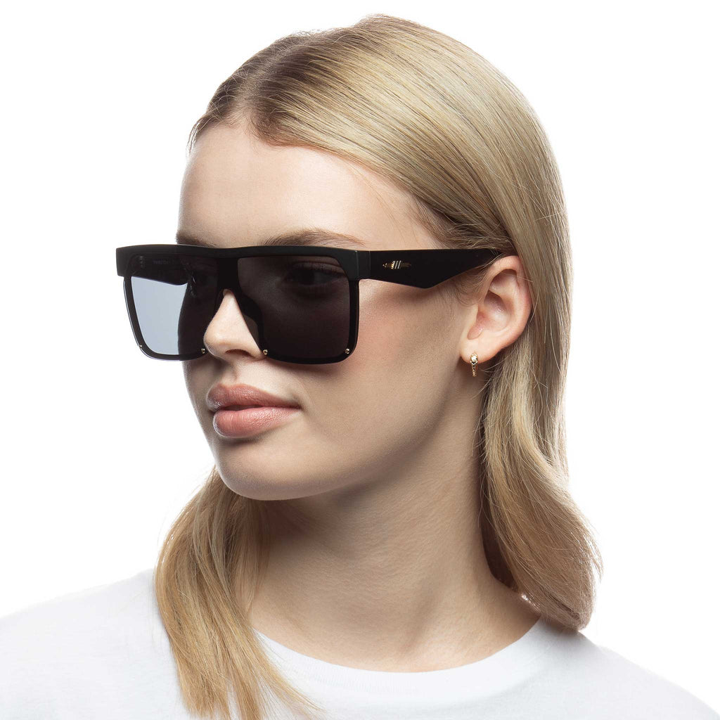 Le Specs Thirstday Matte Black Female Shield Sunglasses | Eyewear Index