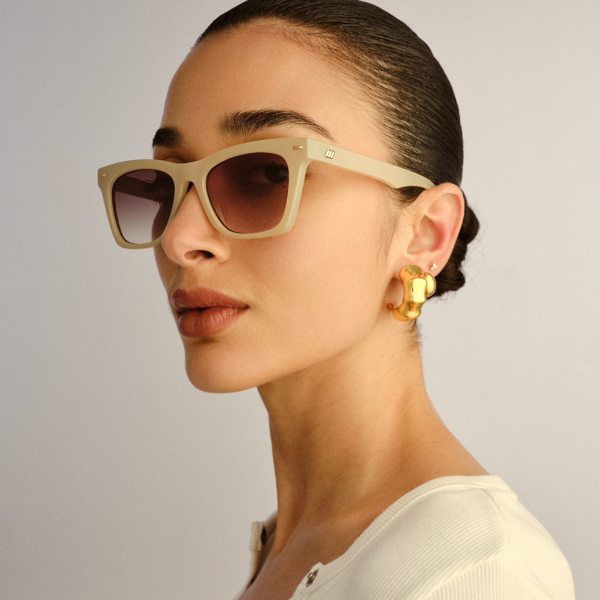 Le Specs Chante Ivory Female D-Frame Sunglasses | Eyewear Index
