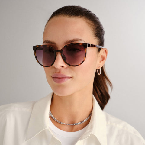 Le Specs Armada Tort Female Round Sunglasses | Eyewear Index