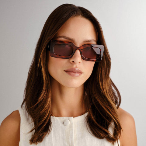 Le Specs Oh Damn Toffee Tort Female Rectangle Sunglasses | Eyewear Index