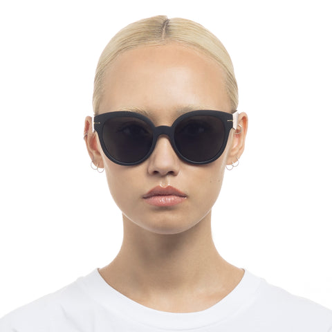 Le Specs Capacious Matte Black Female Round Sunglasses | Eyewear Index