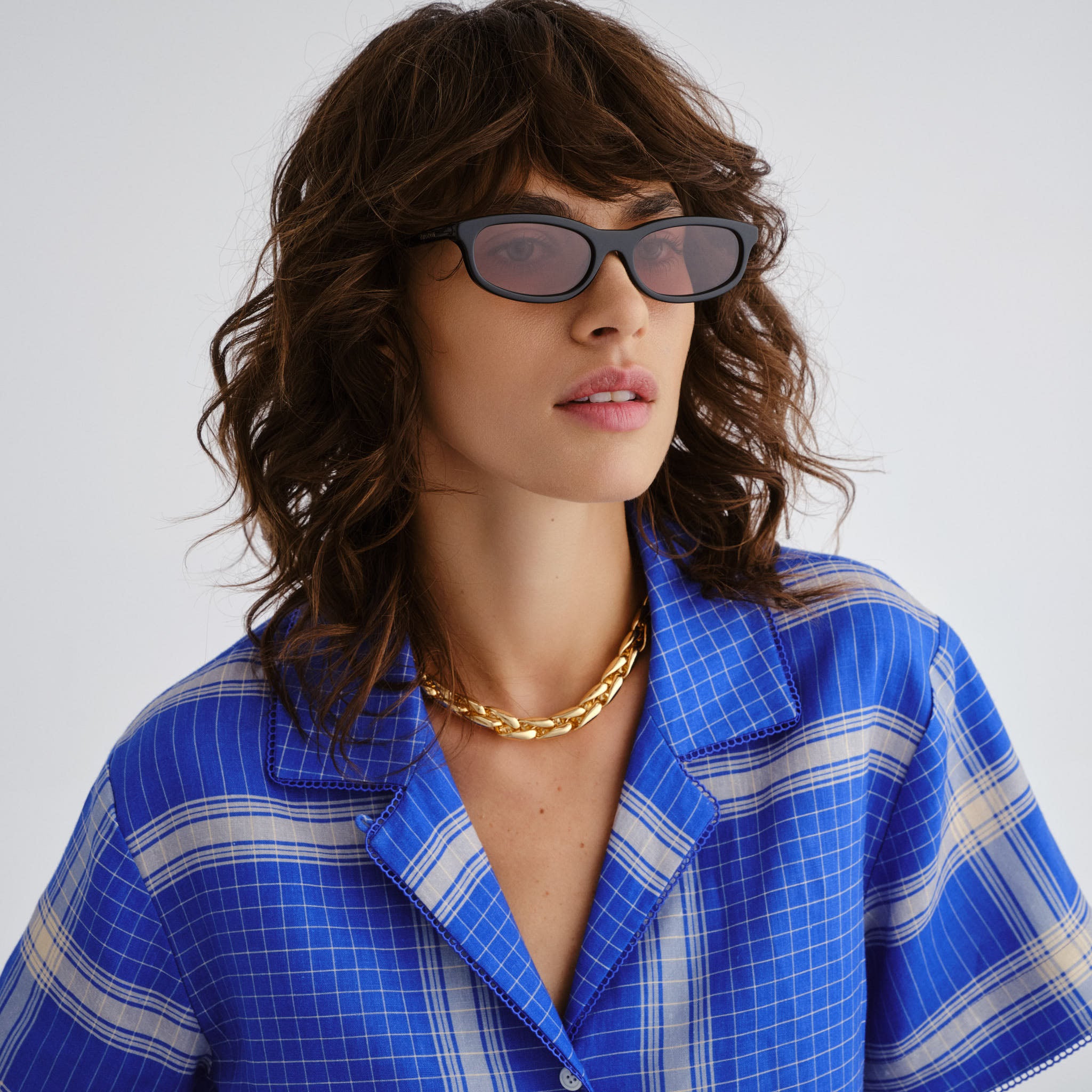 Oroton Finch Black Female Cat-Eye Sunglasses | Eyewear Index