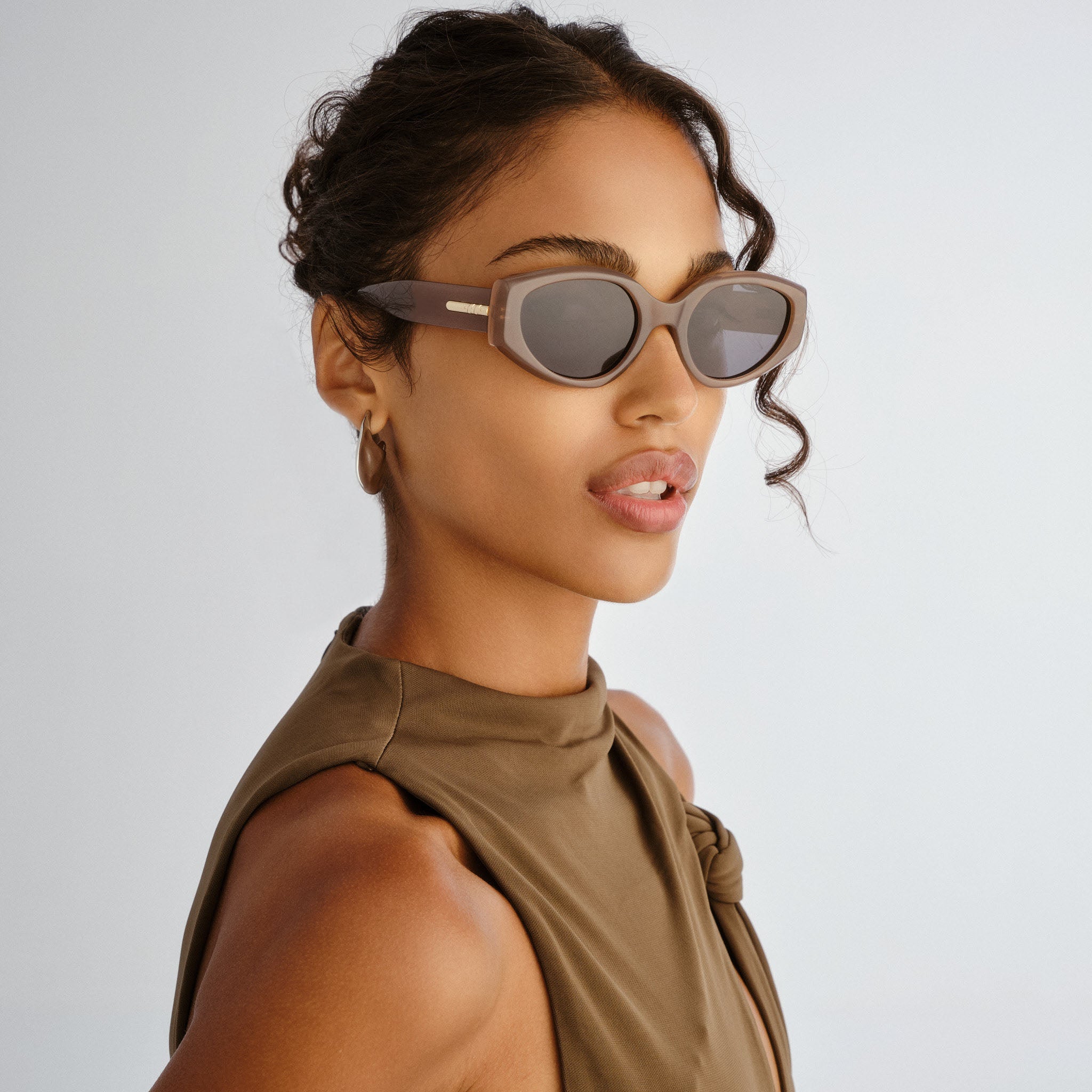 Le Specs Fevered + Fawn Female Oval Sunglasses | Eyewear Index