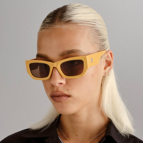 Le Specs Beachcomber Wheat Female D-Frame Sunglasses | Eyewear Index