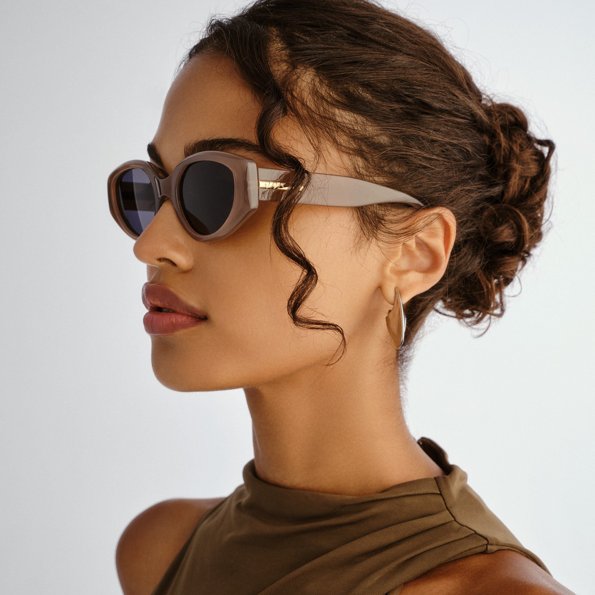 Le Specs Fevered + Fawn Female Oval Sunglasses | Eyewear Index