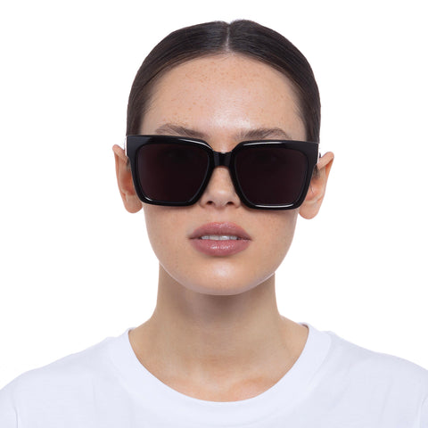 Le Specs Trampler Black Female Square Sunglasses | Eyewear Index