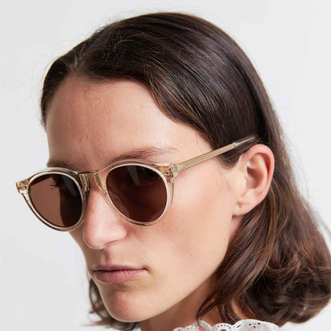 Karen Walker Helter Skelter 22 Vintage Clear W Gold Uni-Sex Round Sunglasses | Eyewear Index