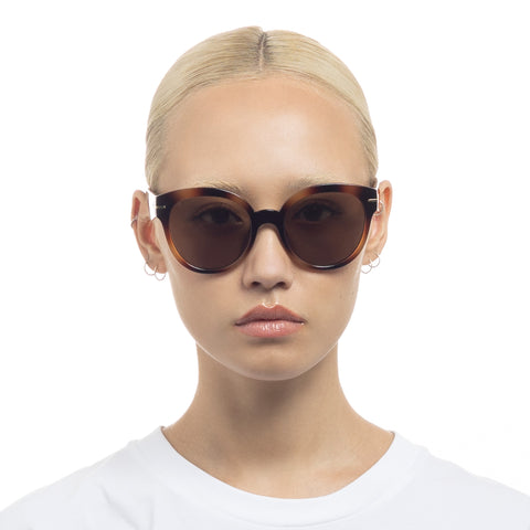 Le Specs Capacious Tort Female Round Sunglasses | Eyewear Index