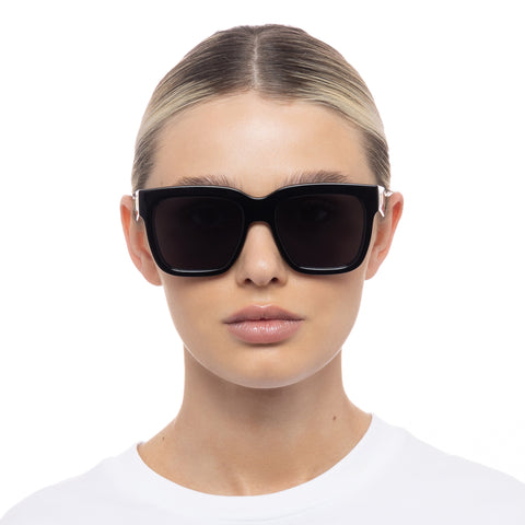 Le Specs Tradeoff Black Female D-Frame Sunglasses | Eyewear Index